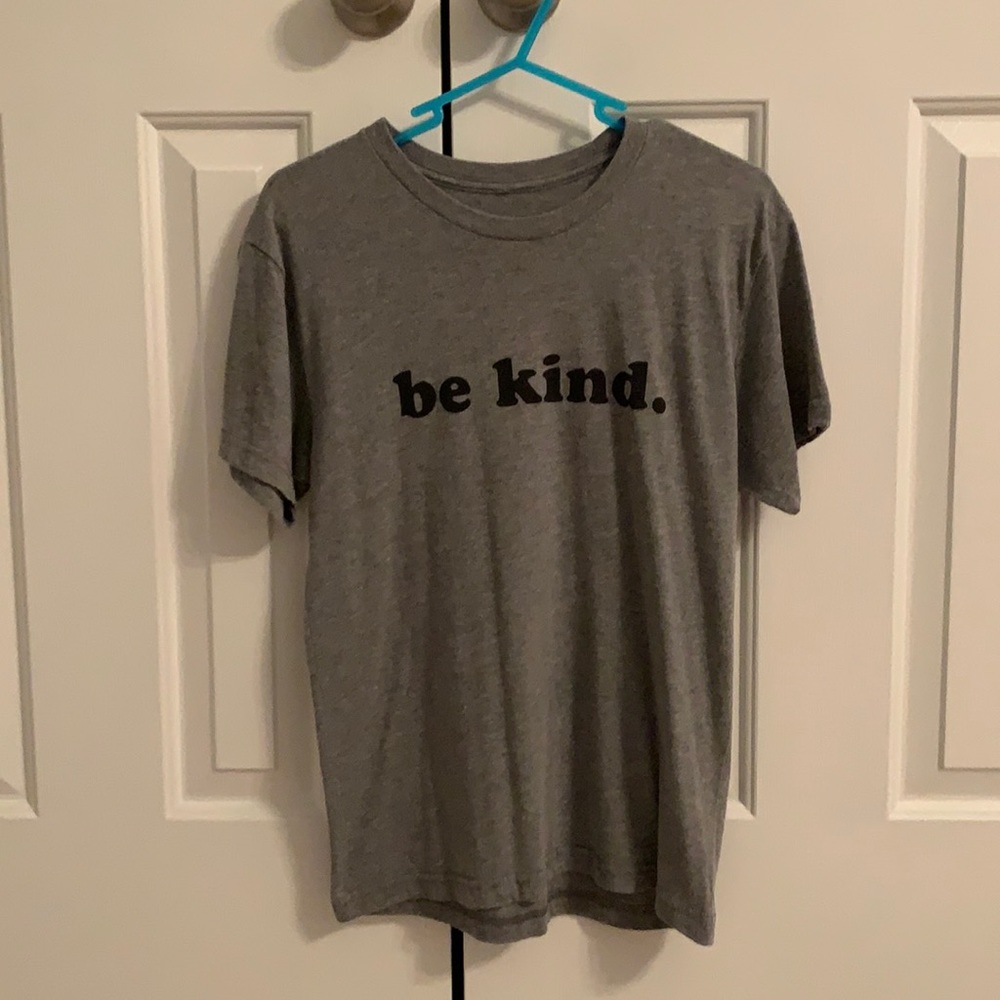 🖤 “be kind.” Short Sleeved T-shirt Size S 🖤